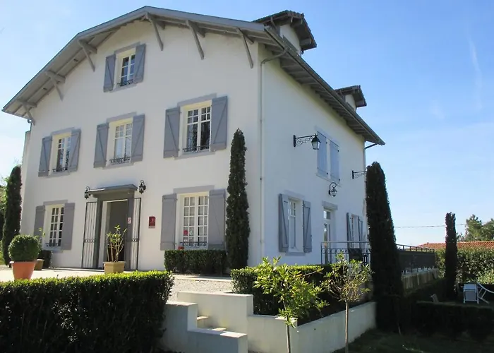 Hotel La Villa Гостевой дом Сен-Пьер-д'Ирюб