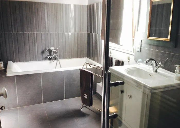 Hotel La Villa Гостевой дом Сен-Пьер-д'Ирюб